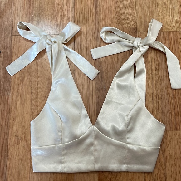 Nasty Gal cream satin crop top with bow tie straps, size 6 US - Picture 4 of 5